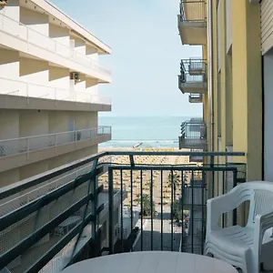 blu-kobler-ampio-appartamento-fronte-mare.hotelslidodijesolo.com/